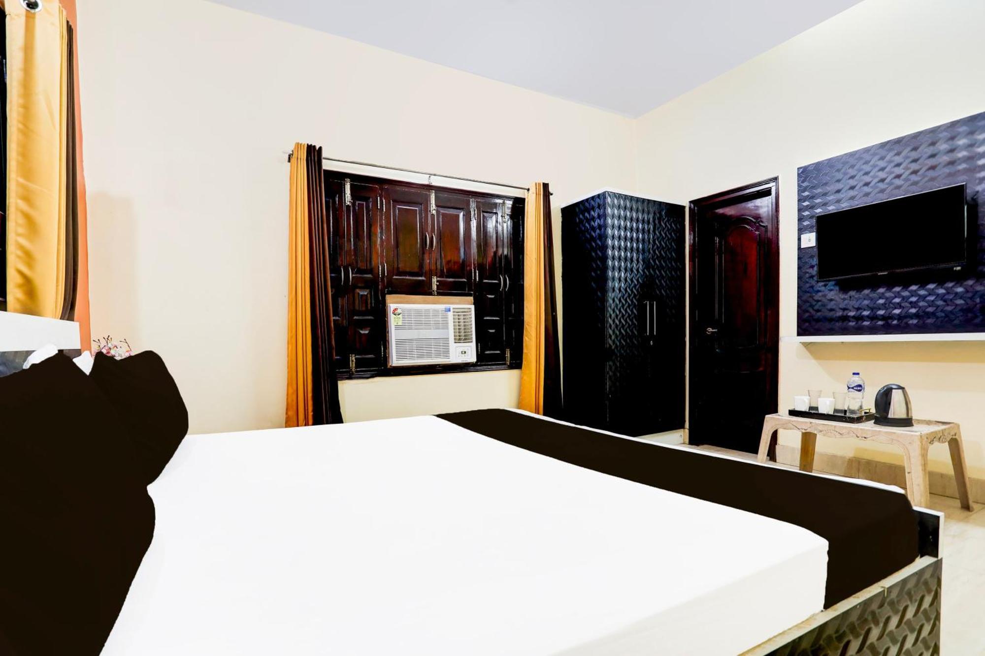 Hotel O R B Palace 바라나시 외부 사진
