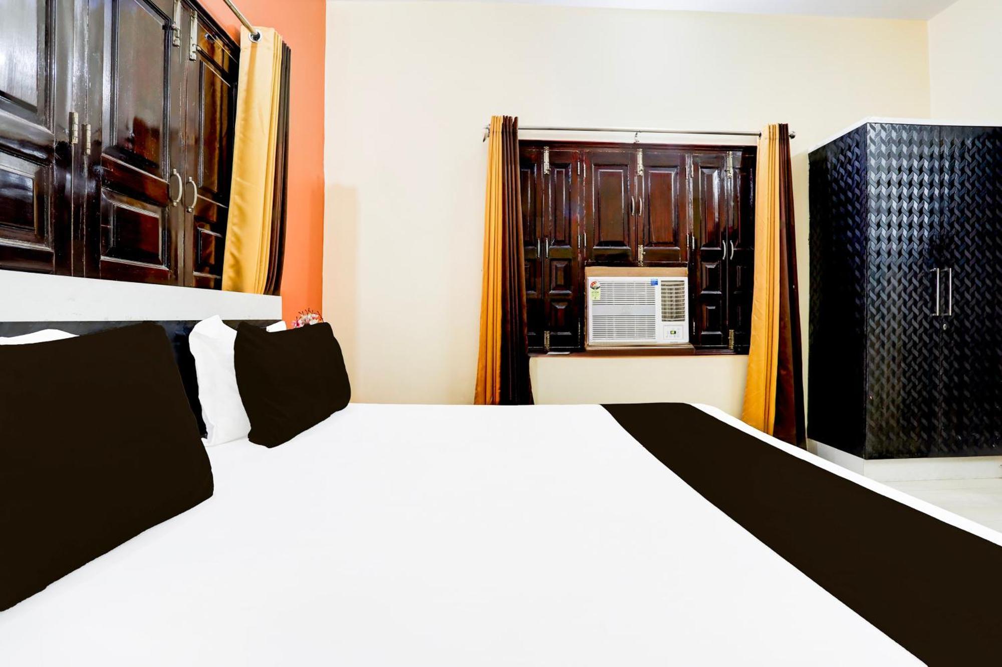 Hotel O R B Palace 바라나시 외부 사진